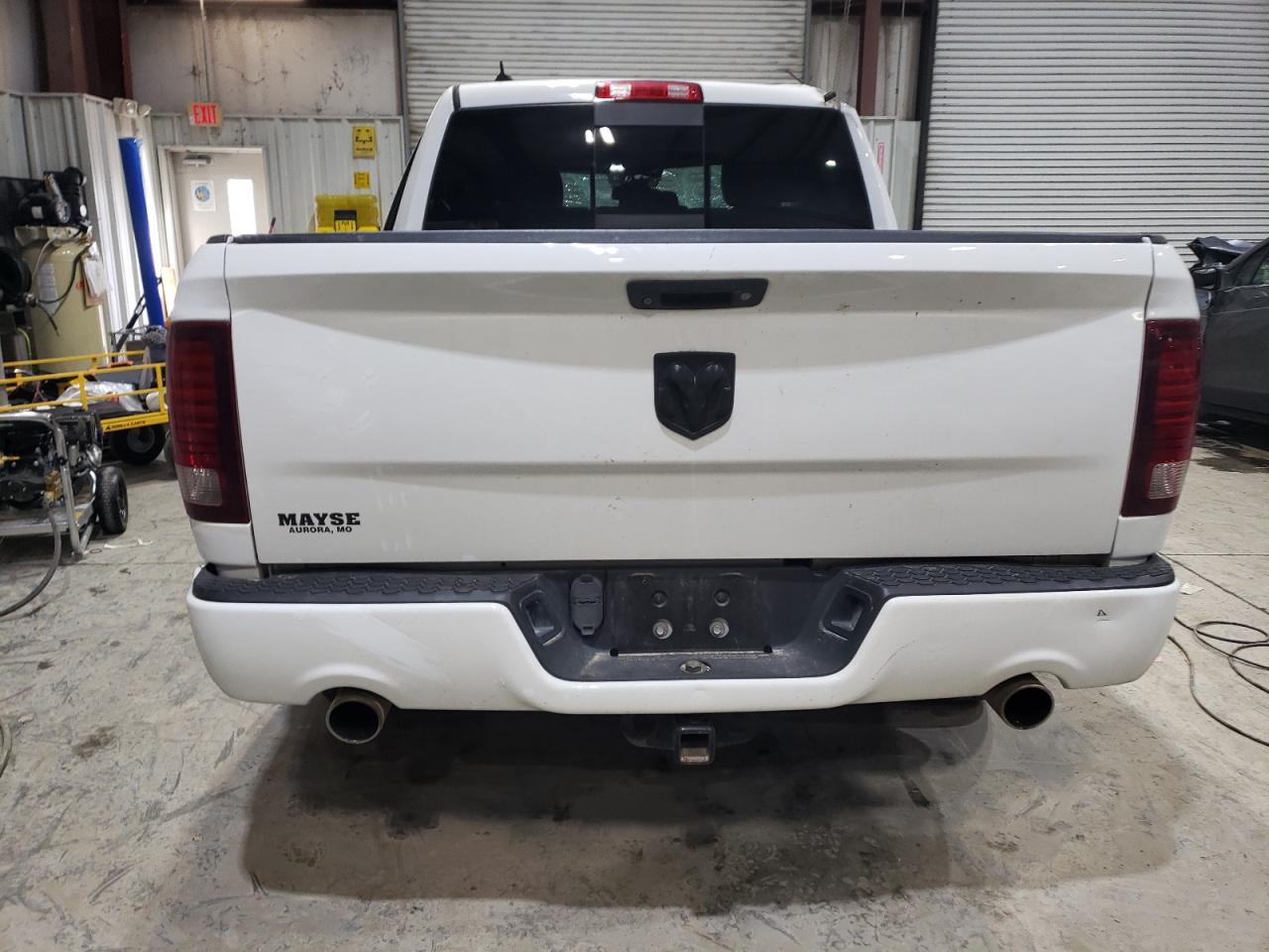 2015 RAM 1500 - Image 6