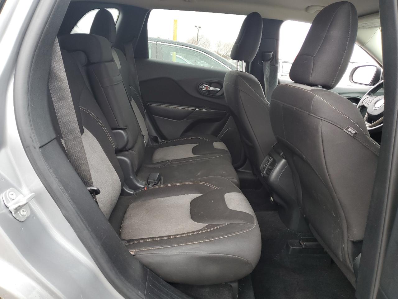 2014 Jeep Grand Cherokee - Image 11
