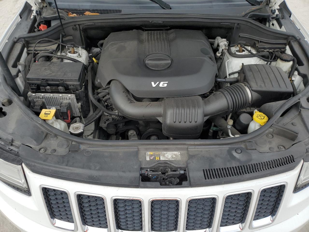 2015 Jeep Grand Cherokee - Image 12