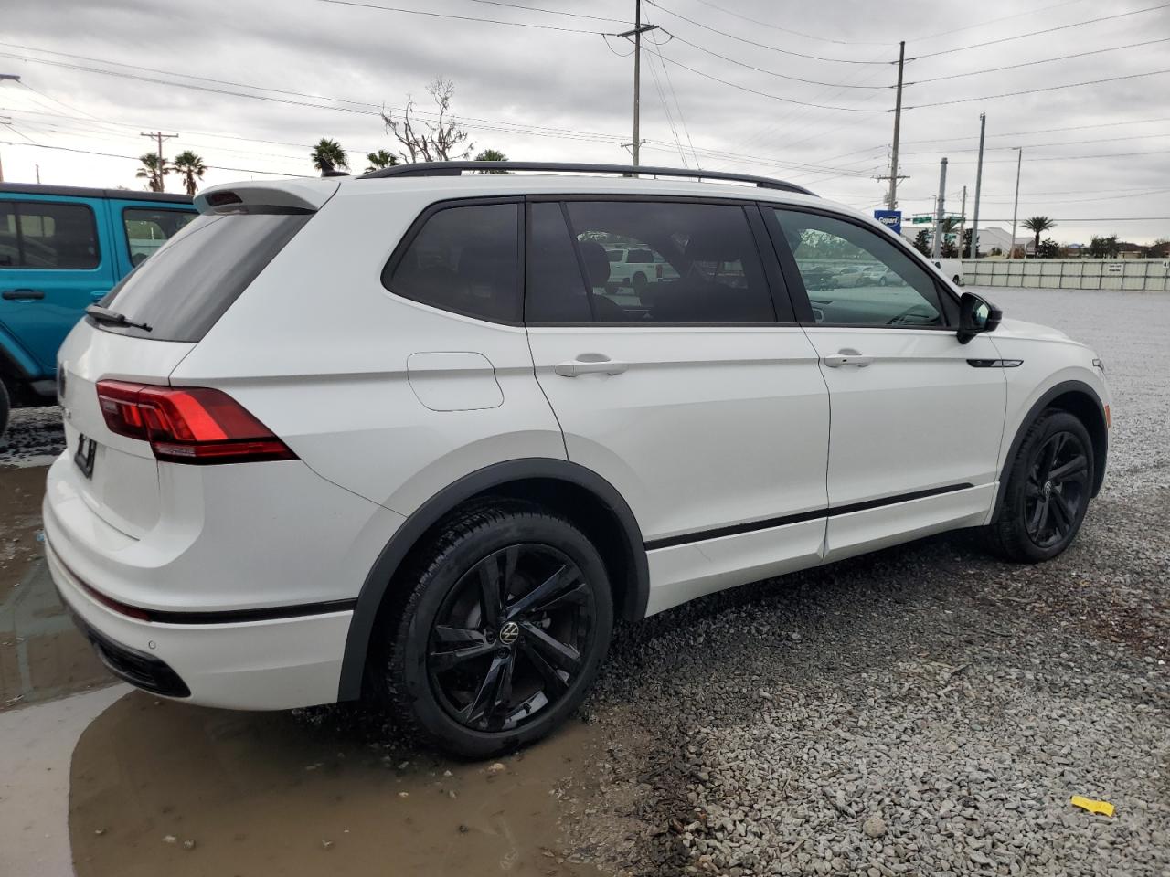 2024 Volkswagen Tiguan - Image 3