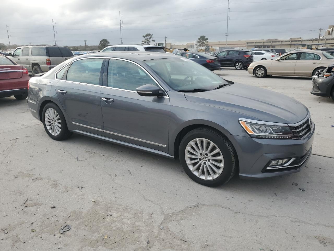 2016 Volkswagen Passat - Image 4