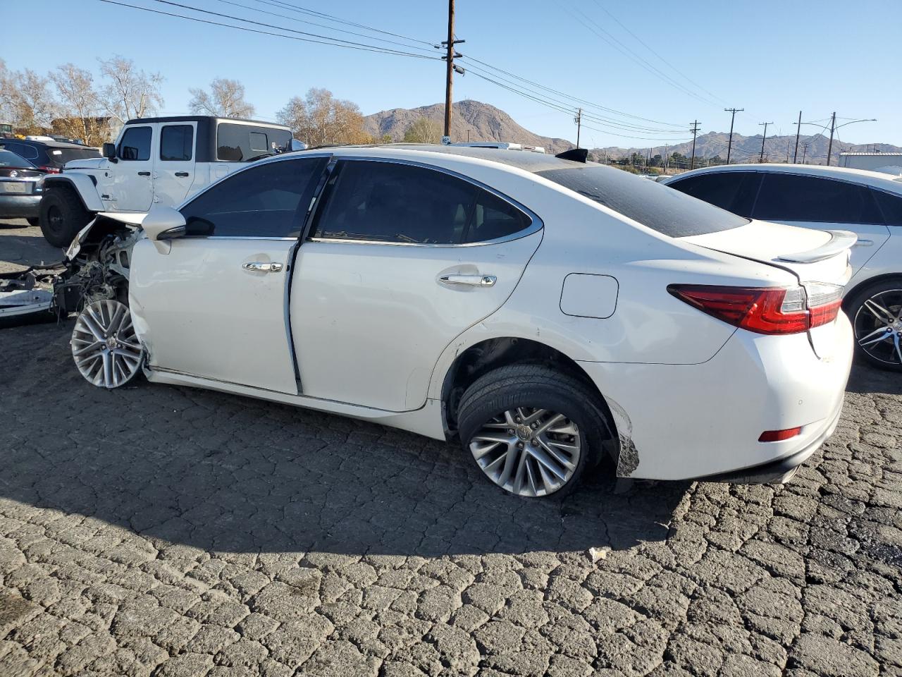 2016 Lexus ES - Image 2