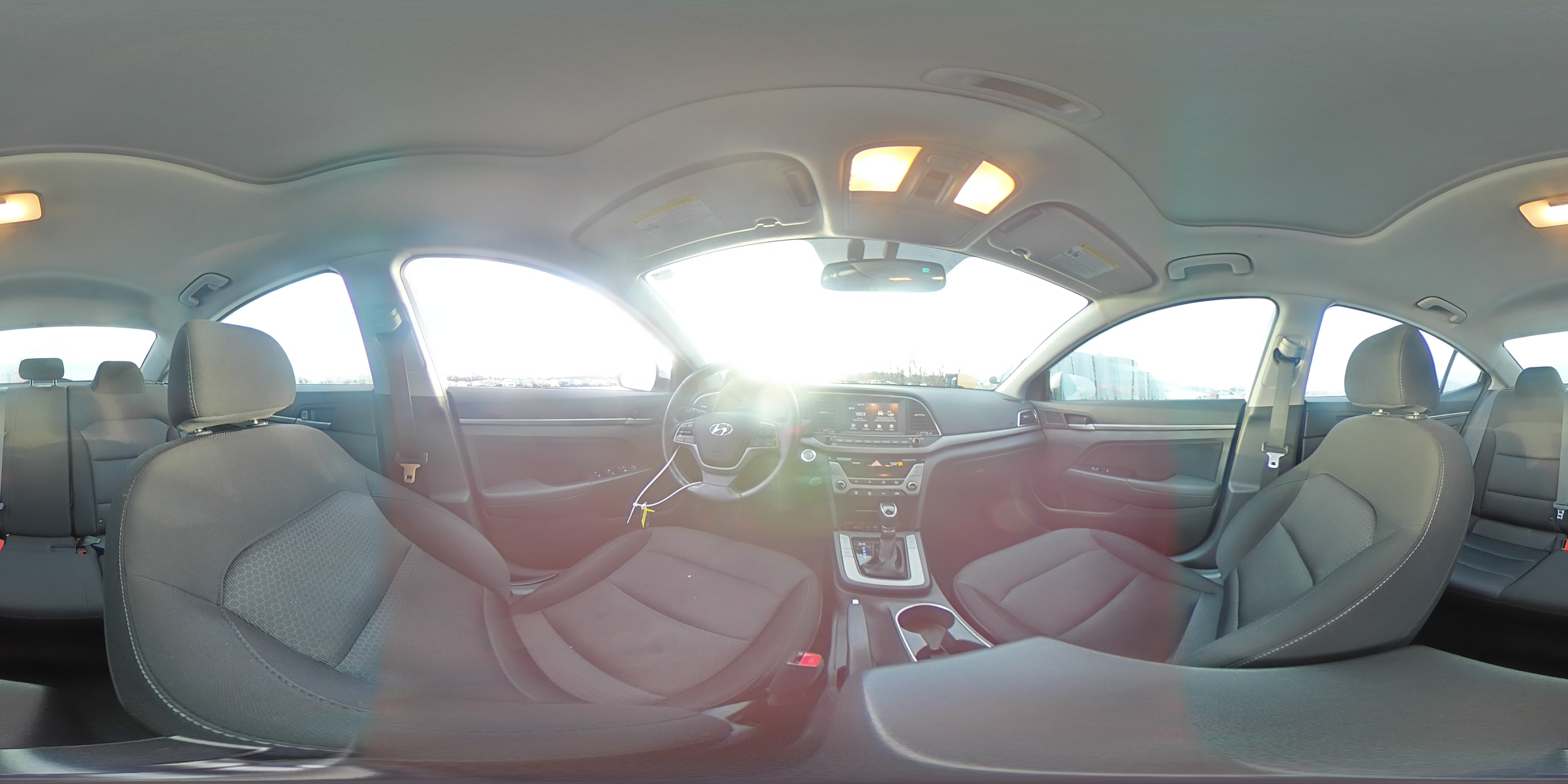 2018 Hyundai Elantra - Image 12