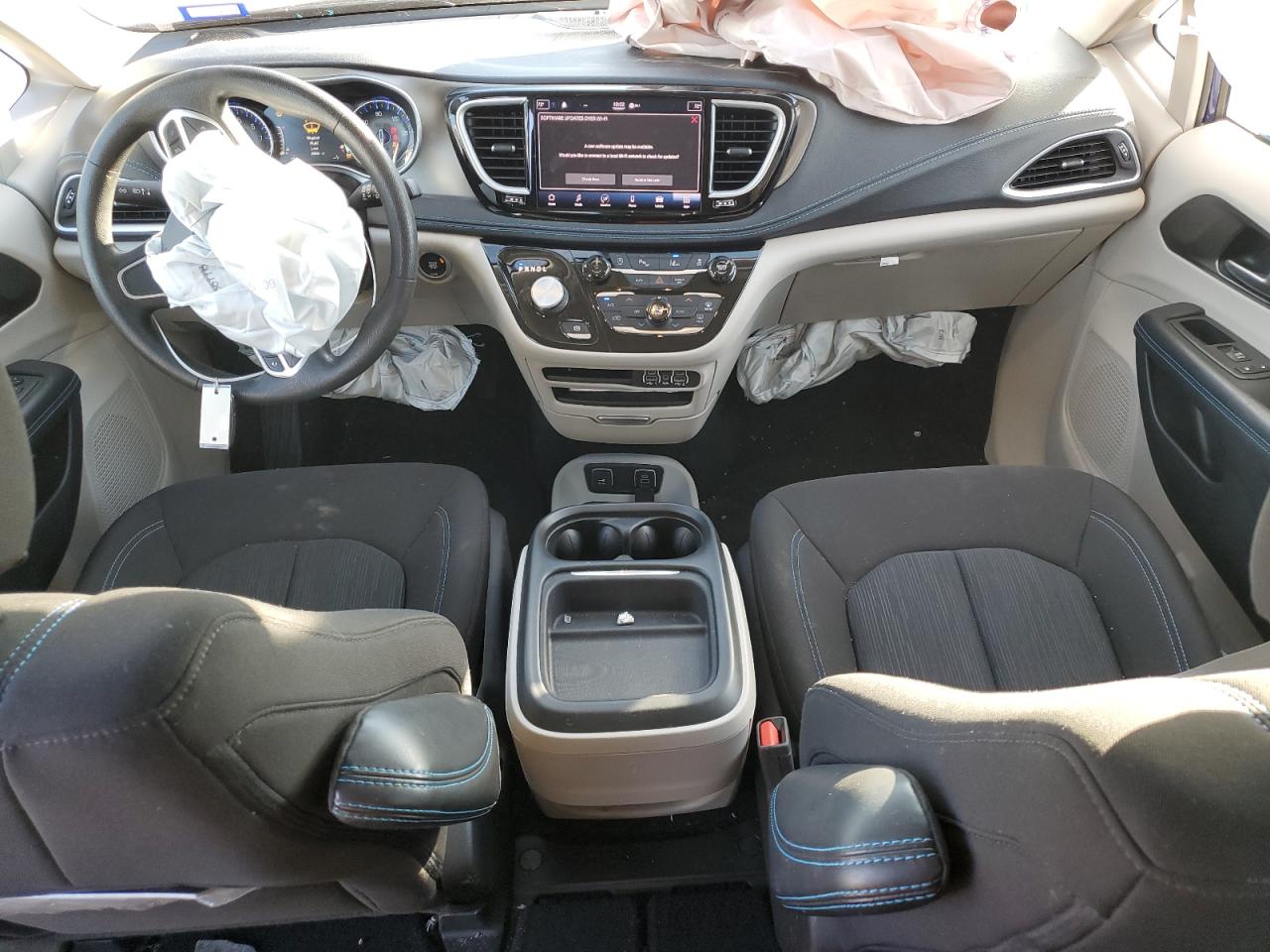 2021 Chrysler Pacifica - Image 8