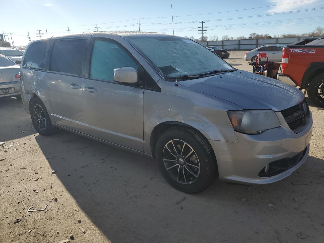 2018 Dodge Caravan - Image 4