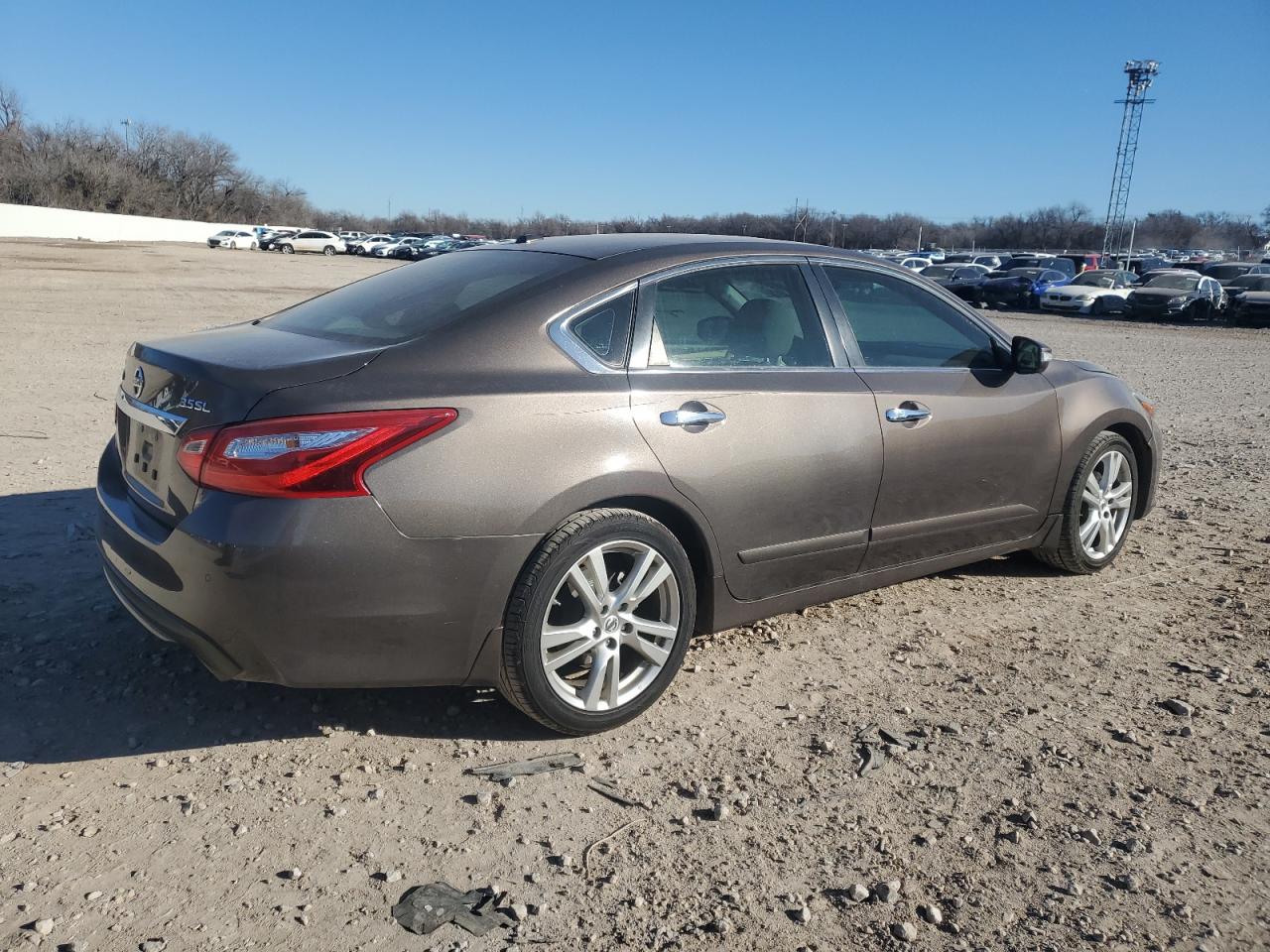 2016 Nissan Altima - Image 3