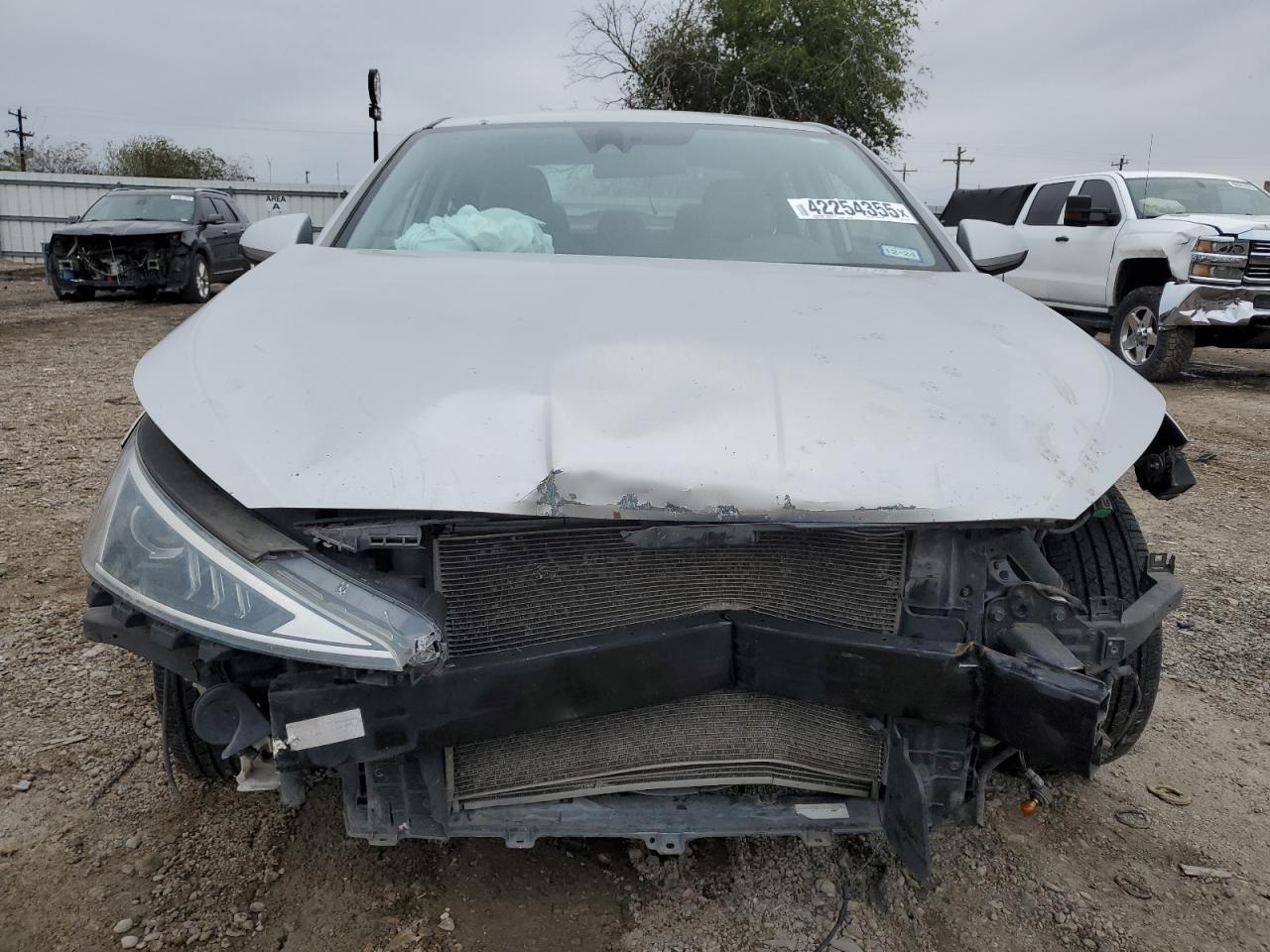 2019 Hyundai Elantra - Image 5