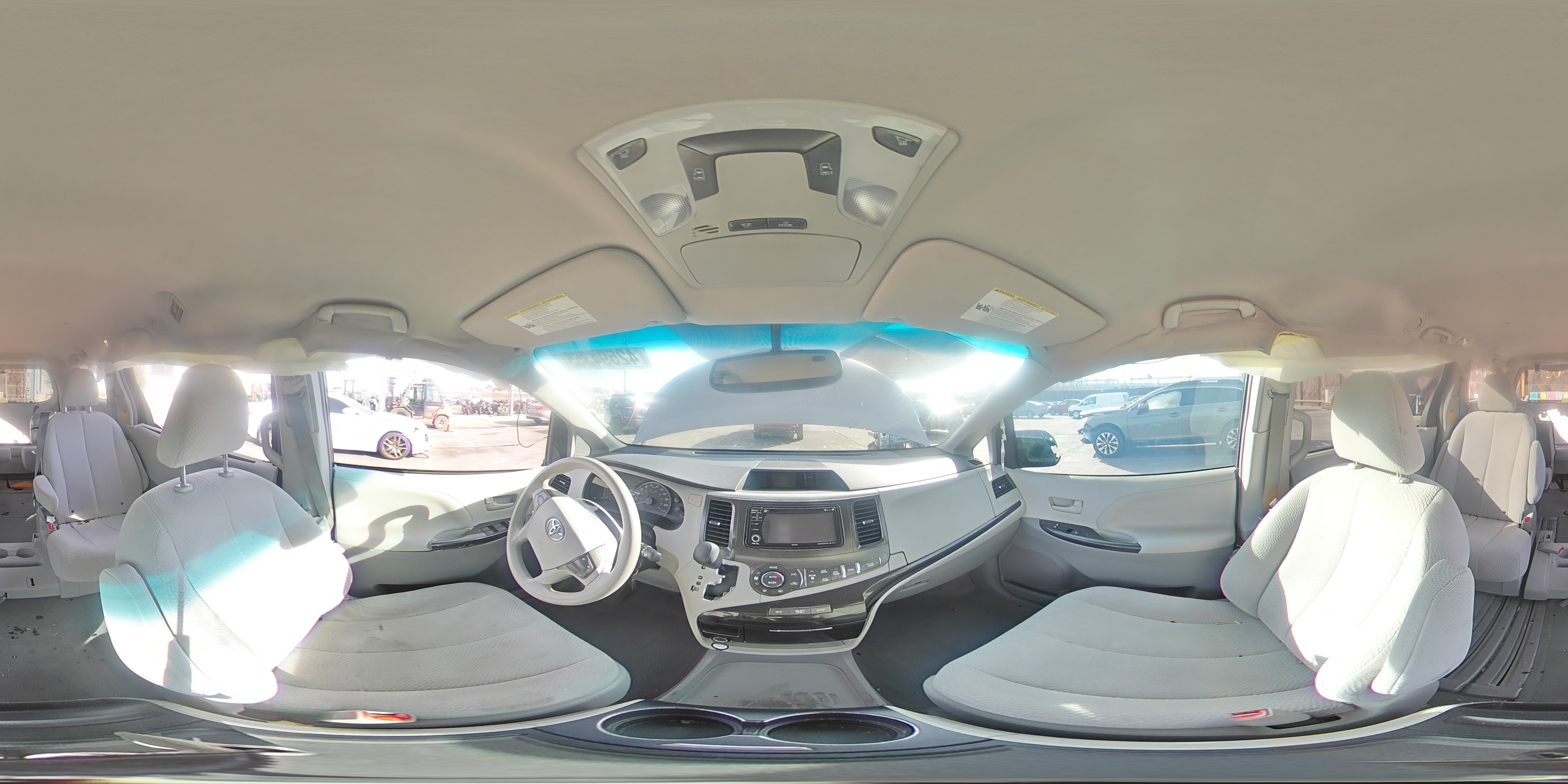 2014 Toyota Sienna - Image 13