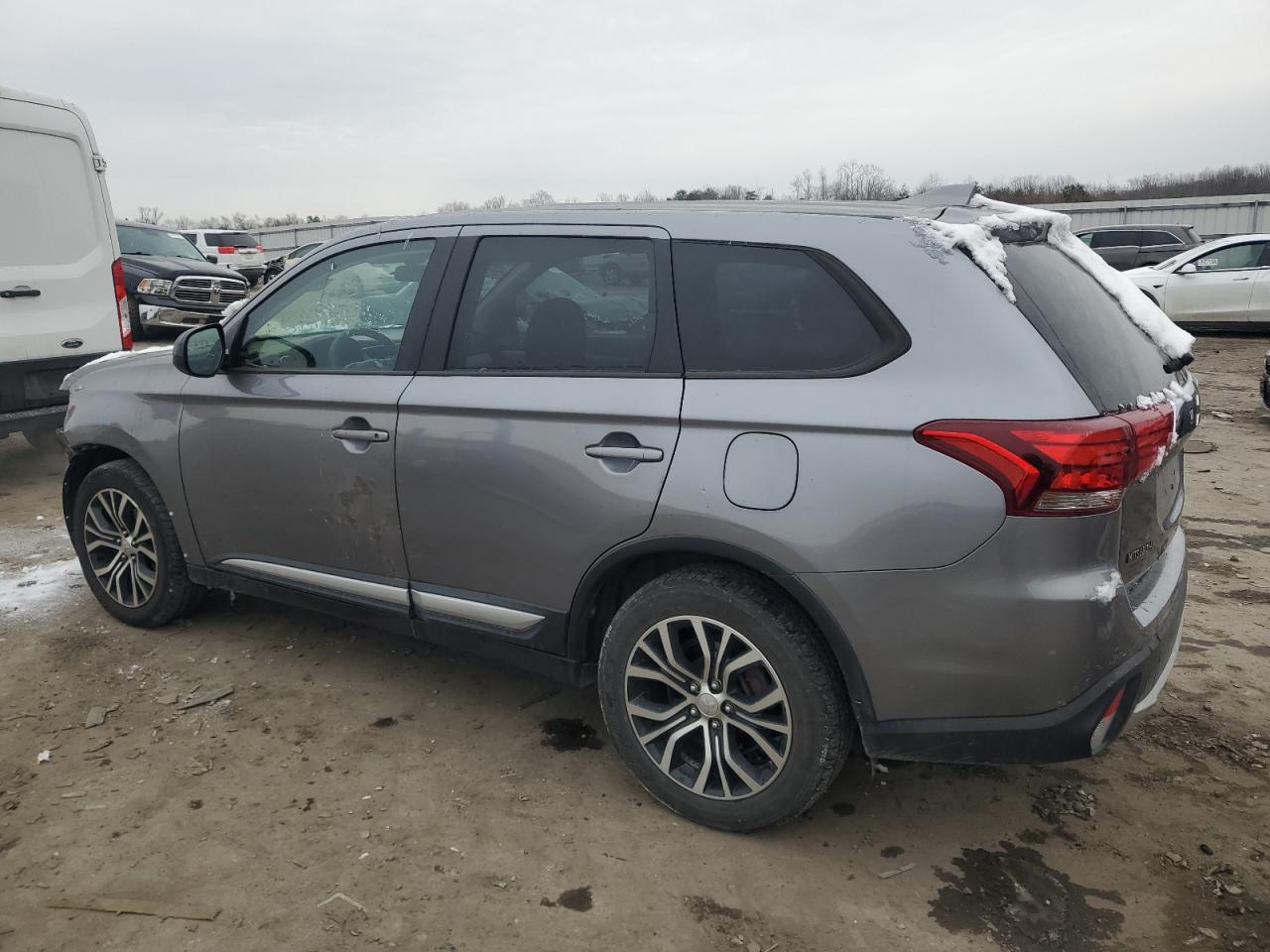 2018 Mitsubishi Outlander - Image 2