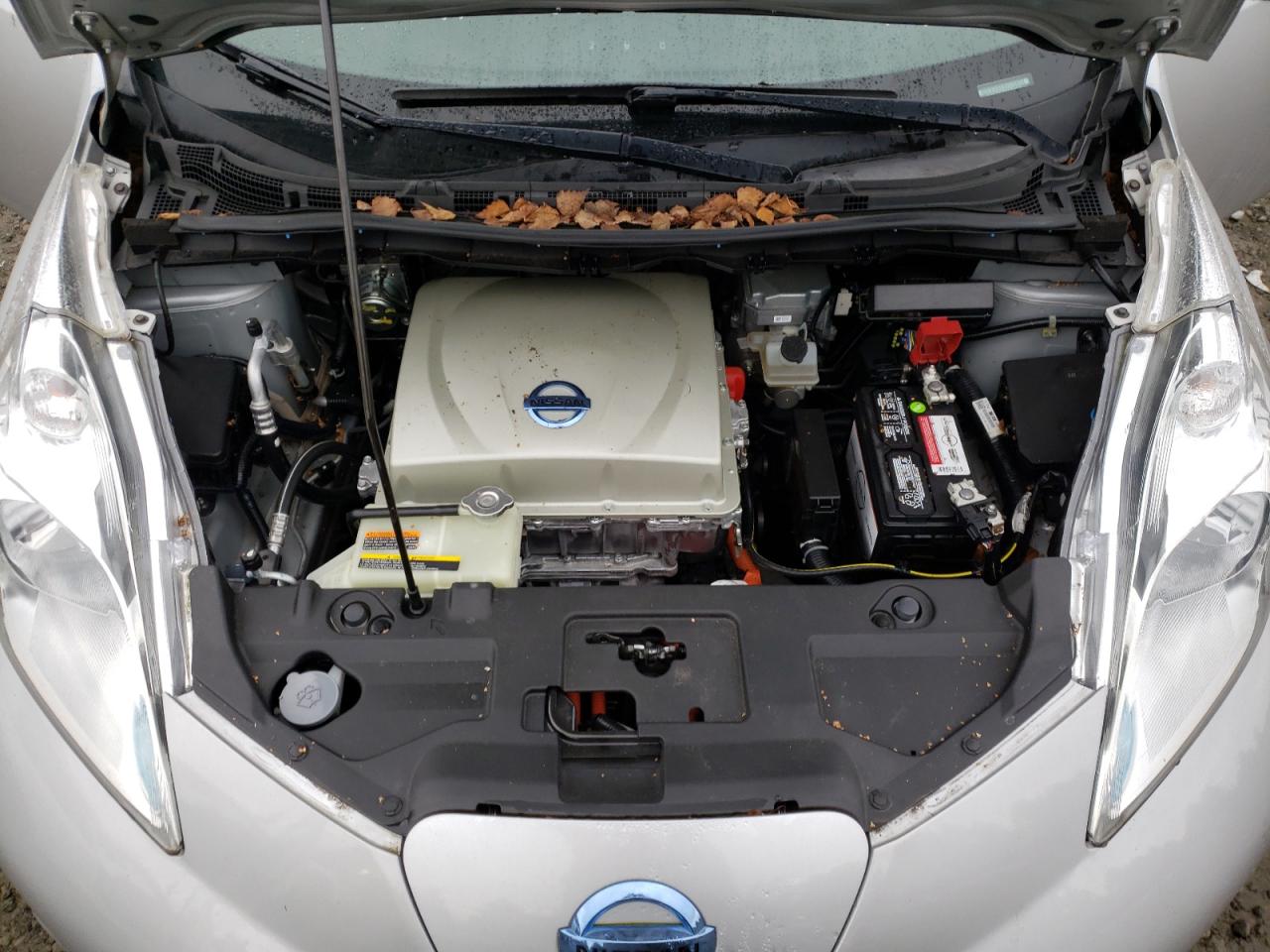 2015 Nissan Leaf - Image 11