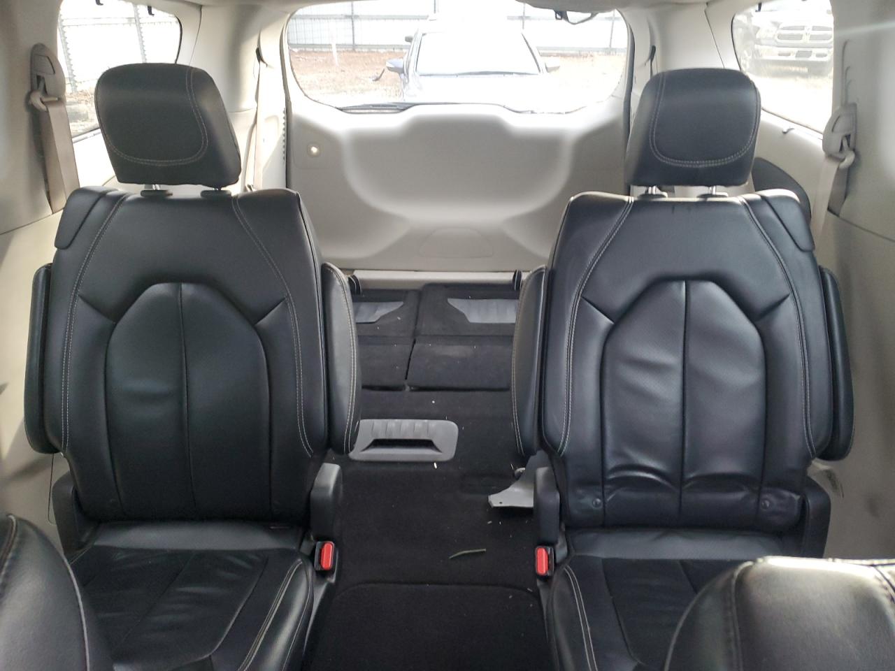 2022 Chrysler Pacifica - Image 10