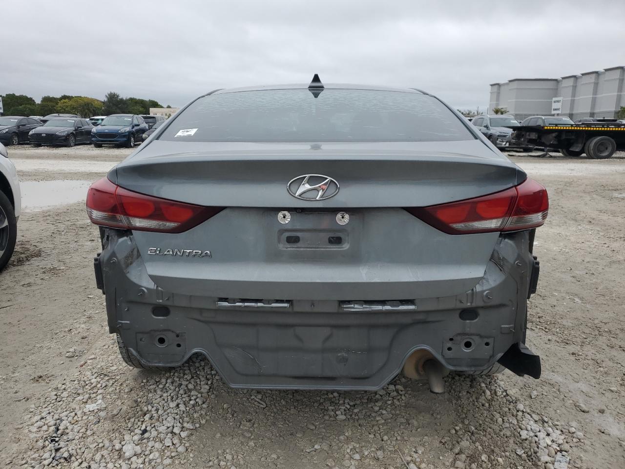 2017 Hyundai Elantra - Image 6