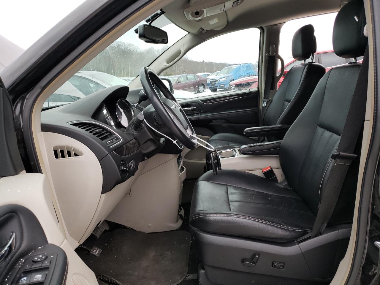 2015 Chrysler Town & Country - Image 7