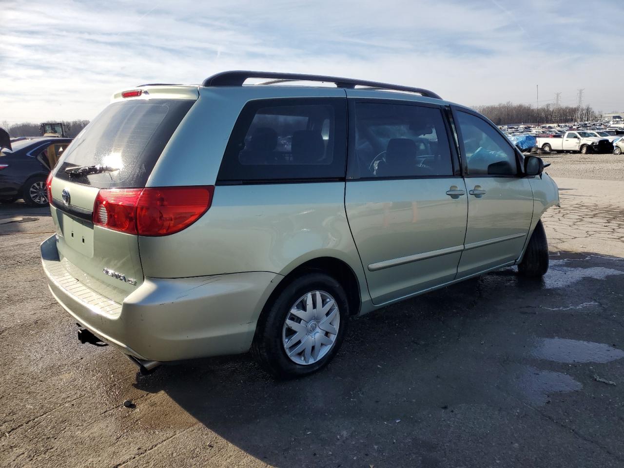2007 Toyota Sienna - Image 3
