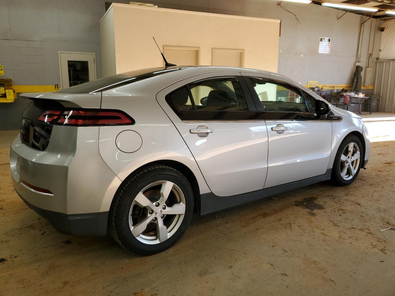 2012 Chevrolet Volt - Image 3