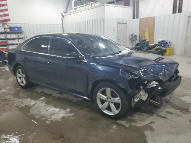 Седани VOLKSWAGEN PASSAT 2013 Синій