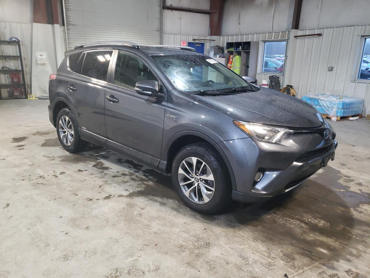 2017 Toyota RAV 4 - Image 4