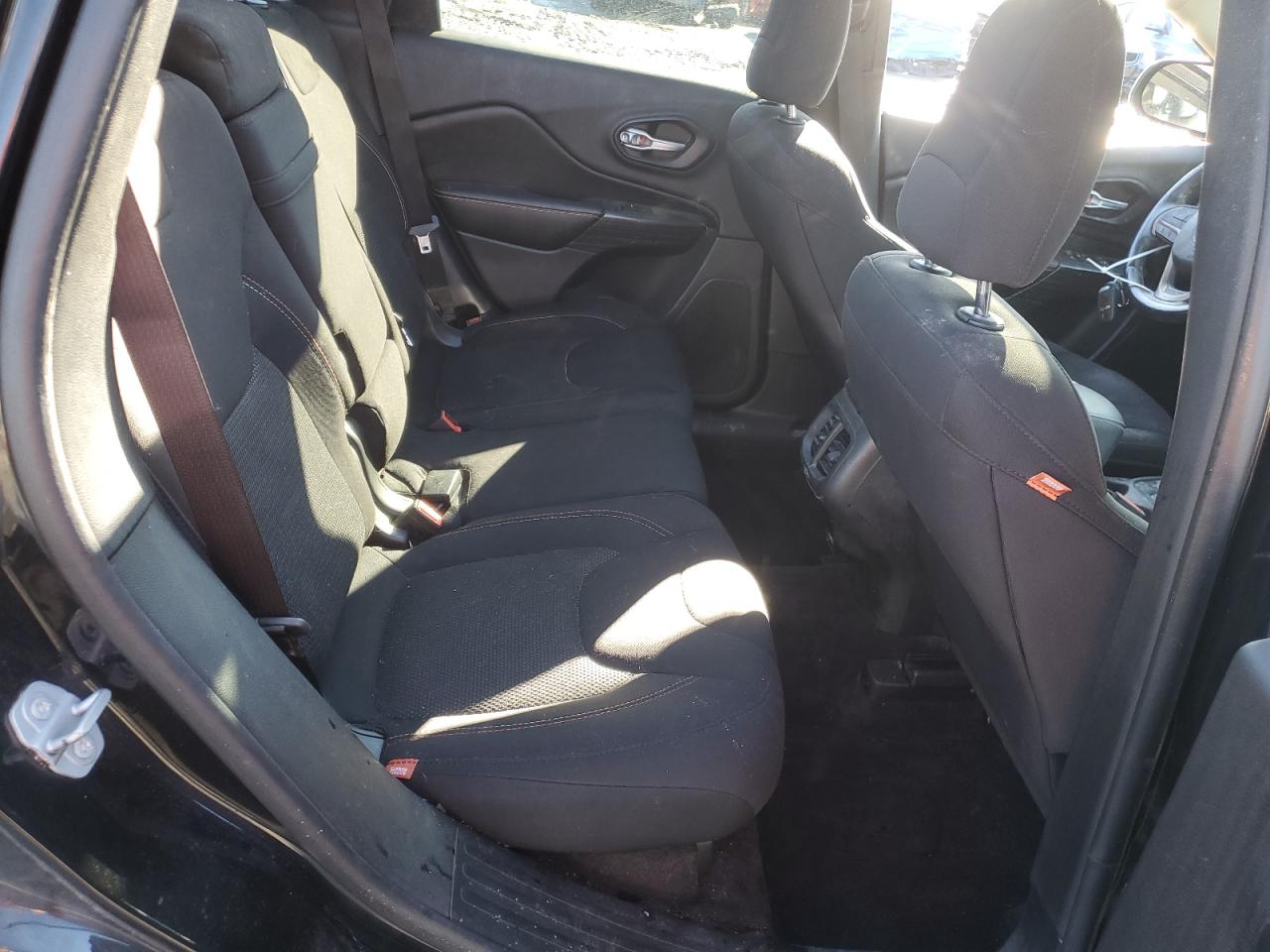 2016 Jeep Grand Cherokee - Image 11