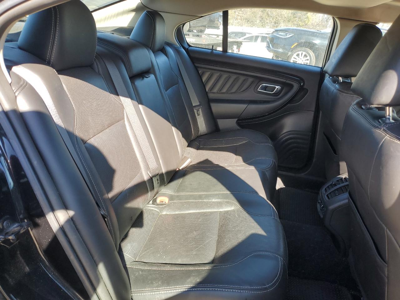 2011 Ford Taurus - Image 10