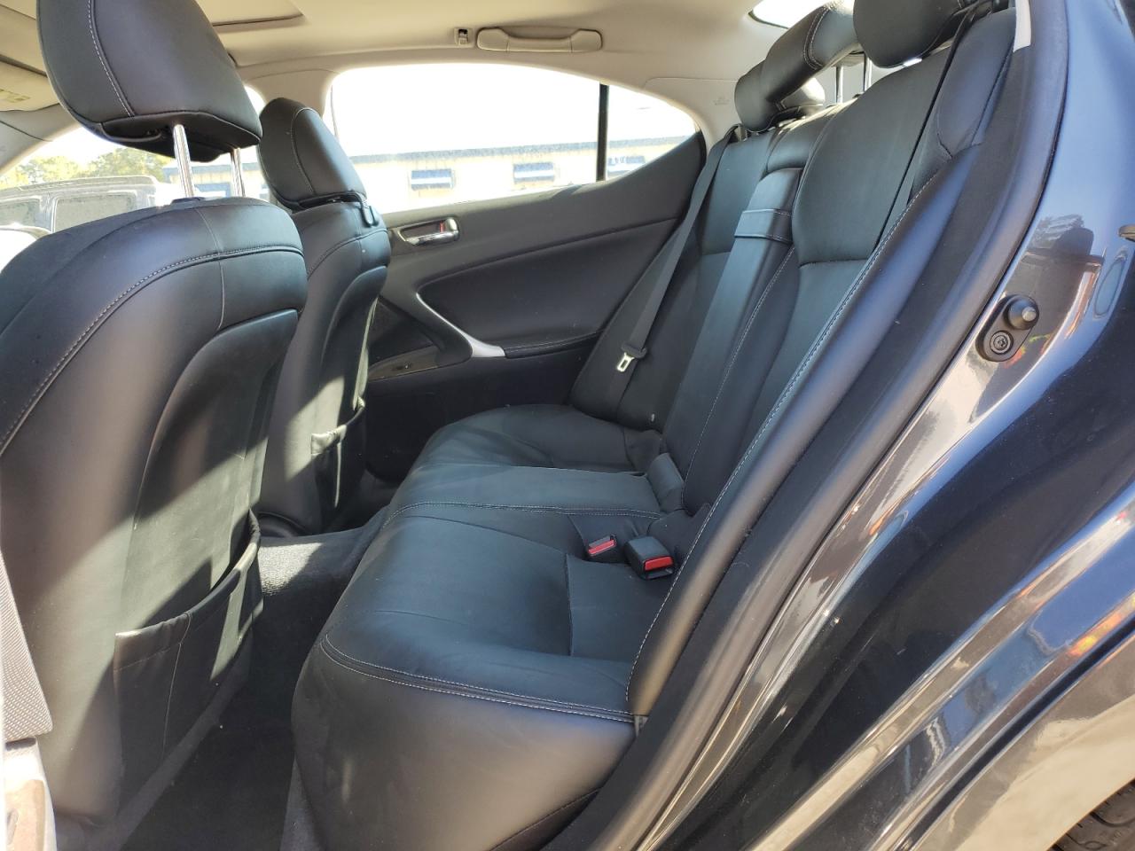 2010 Lexus IS - Image 10