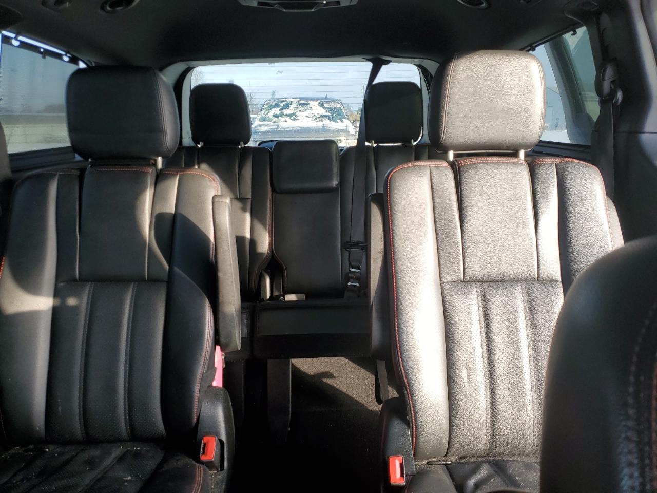 2017 Dodge Caravan - Image 10