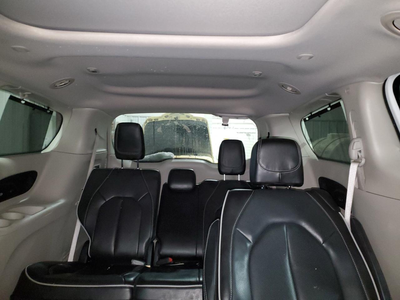 2022 Chrysler Pacifica - Image 10
