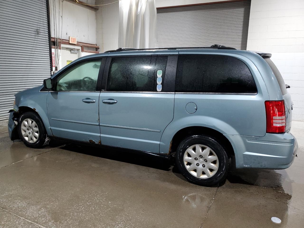 2010 Chrysler Town & Country - Image 2