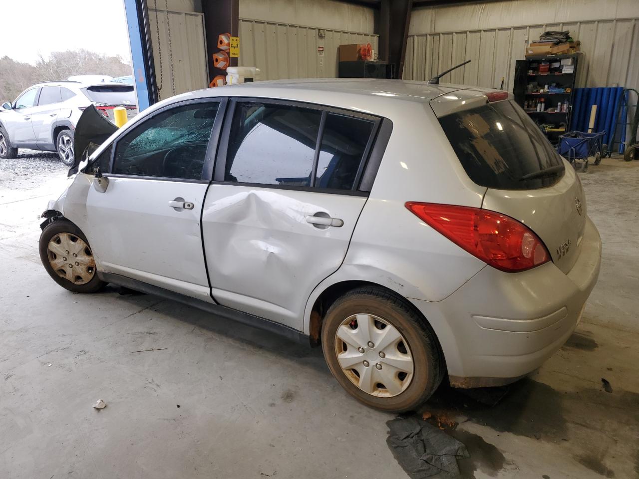 2011 Nissan Versa - Image 2