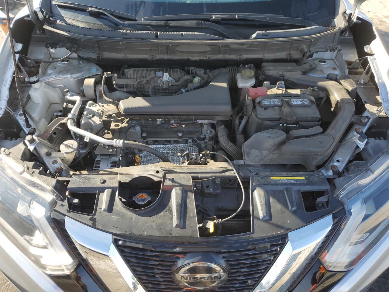 2018 Nissan Rogue - Image 12