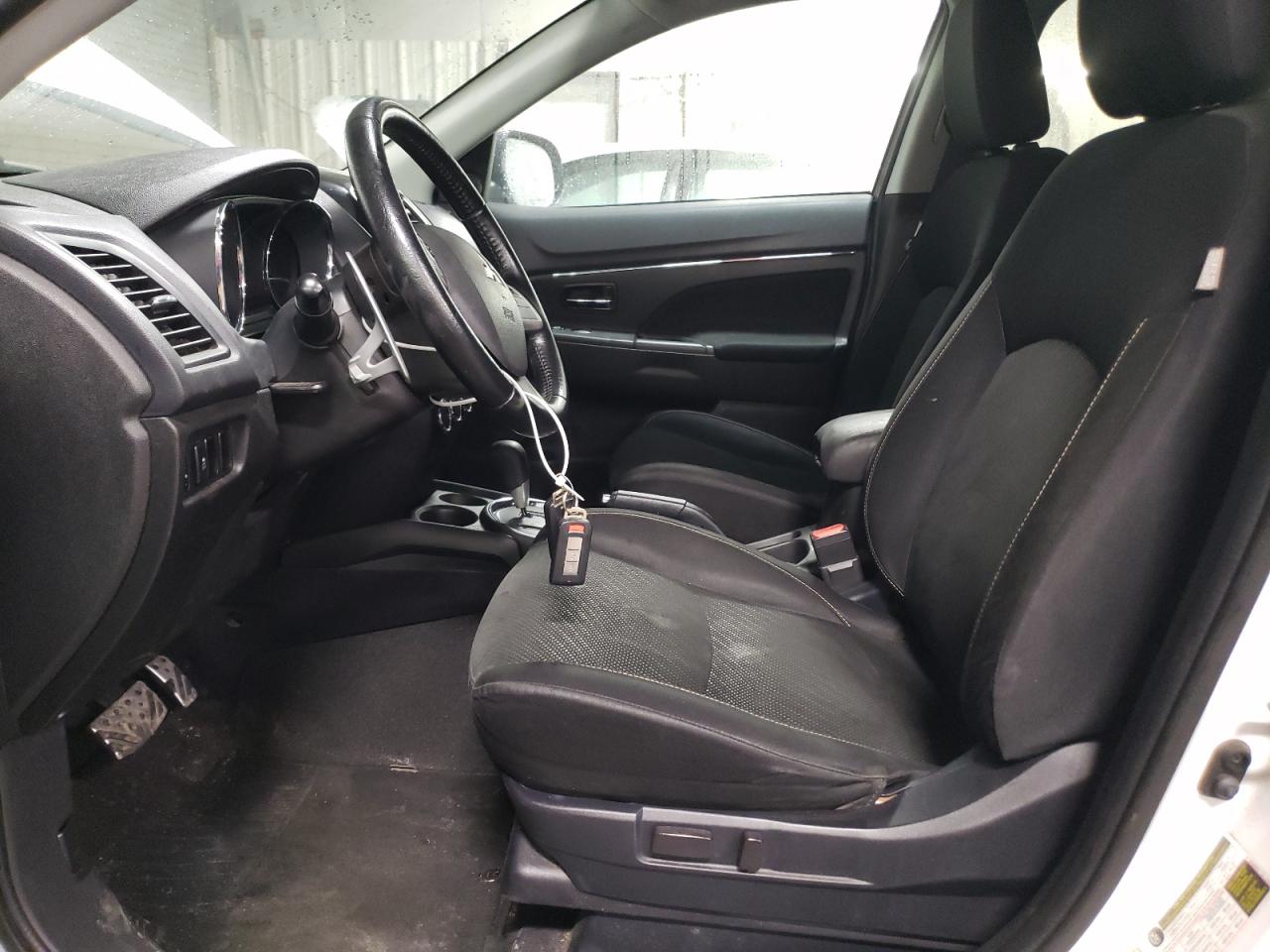 2015 Mitsubishi Outlander - Image 7