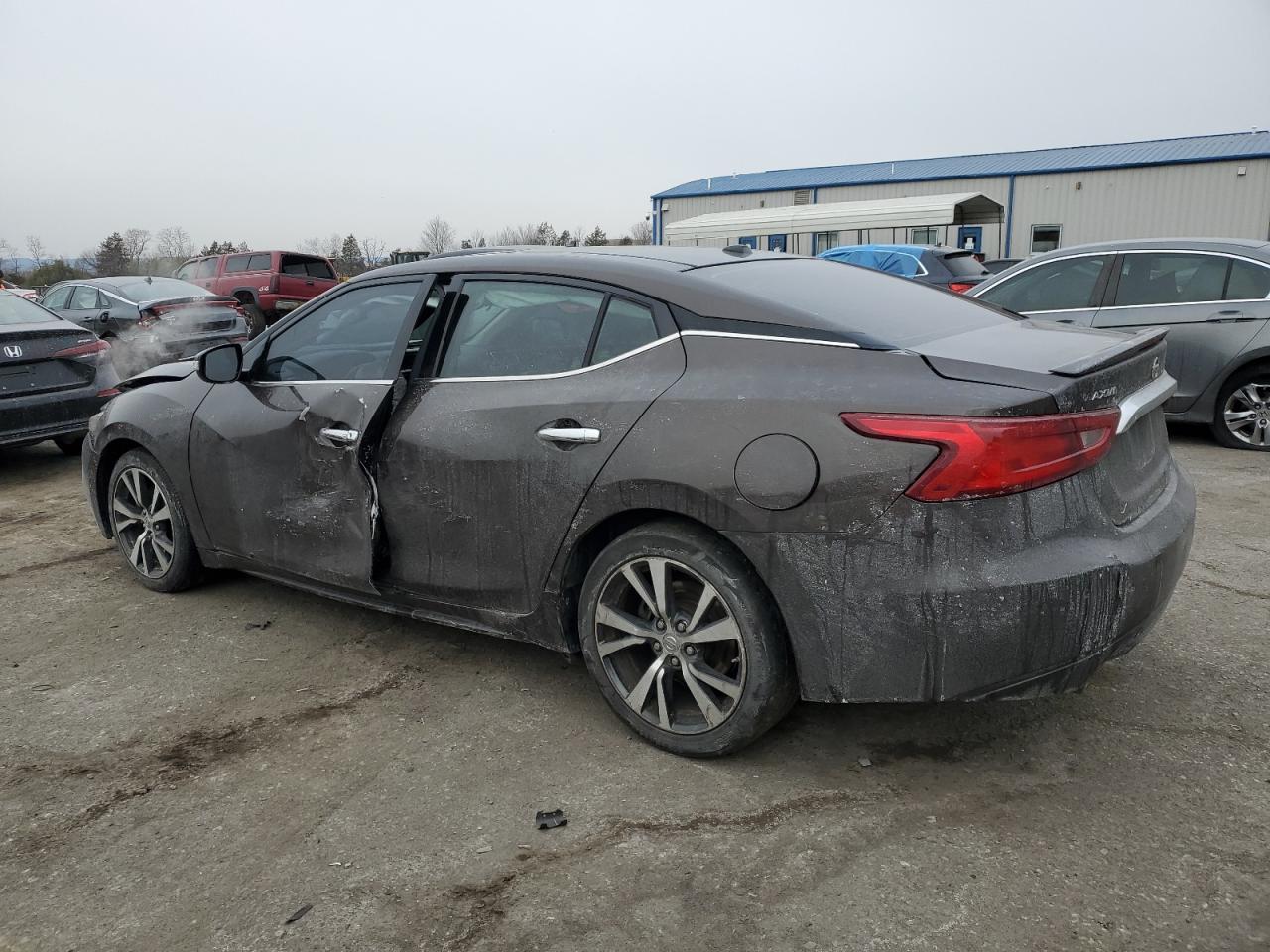 2016 Nissan Maxima - Image 2