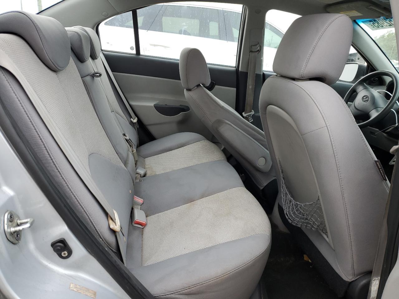 2011 Hyundai Accent - Image 10