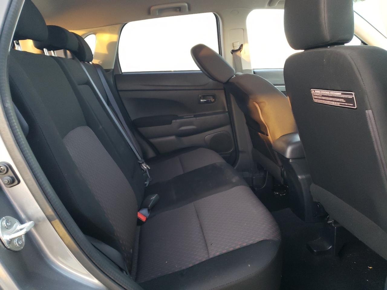 2017 Mitsubishi Outlander - Image 11