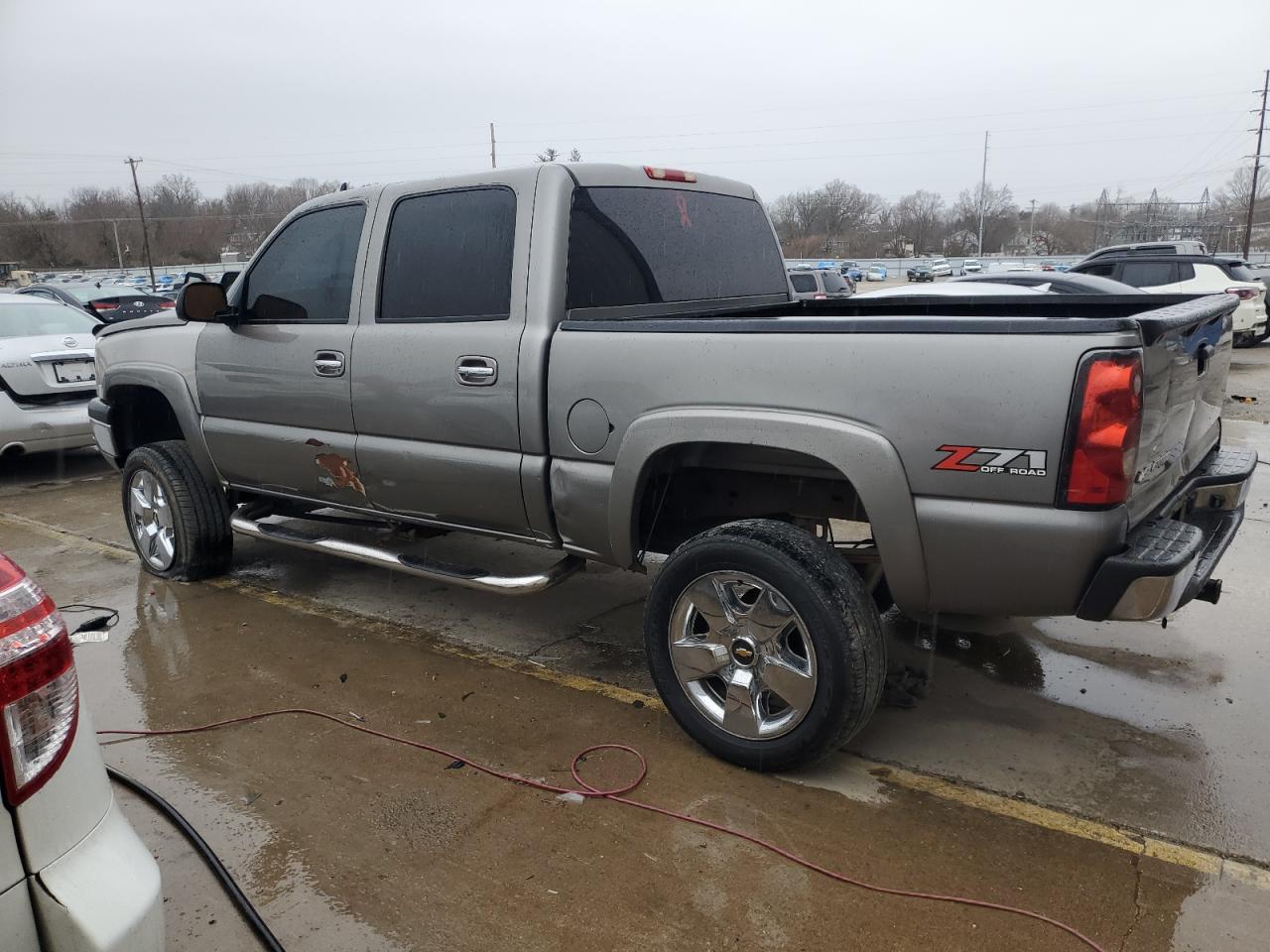 2006 Chevrolet Silverado - Image 2