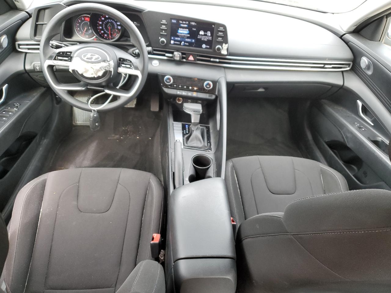 2022 Hyundai Elantra - Image 8