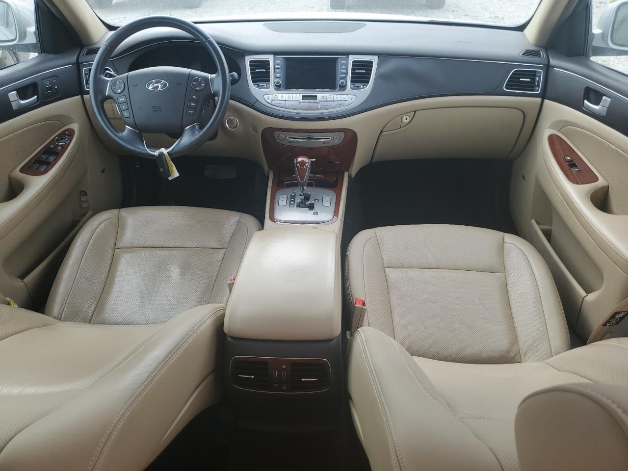 2014 Hyundai Genesis - Image 8