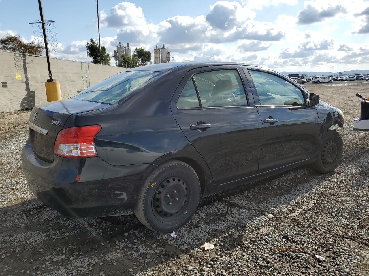 2012 Toyota Yaris - Image 3