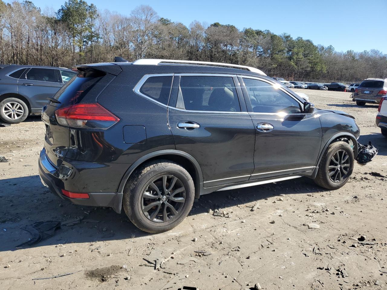 2017 Nissan Rogue - Image 3