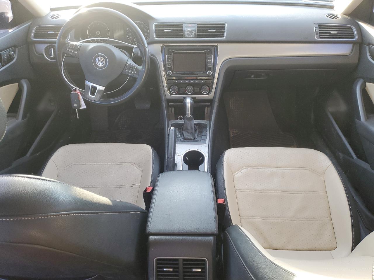 2015 Volkswagen Passat - Image 8