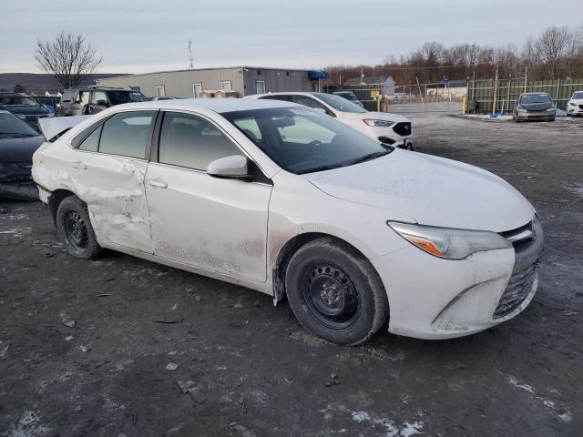 Sedans TOYOTA CAMRY 2015 Biały