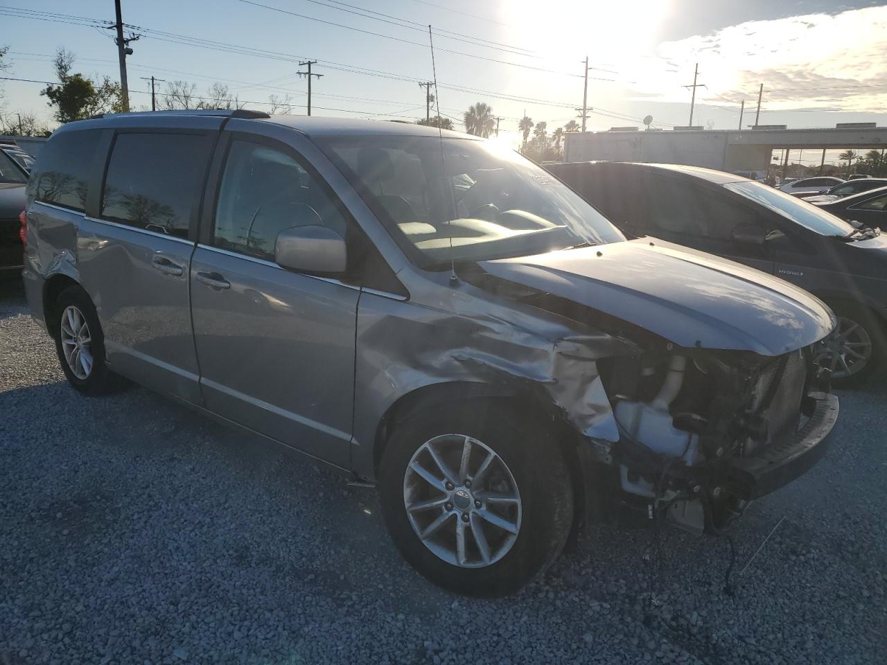 2018 Dodge Caravan - Image 4