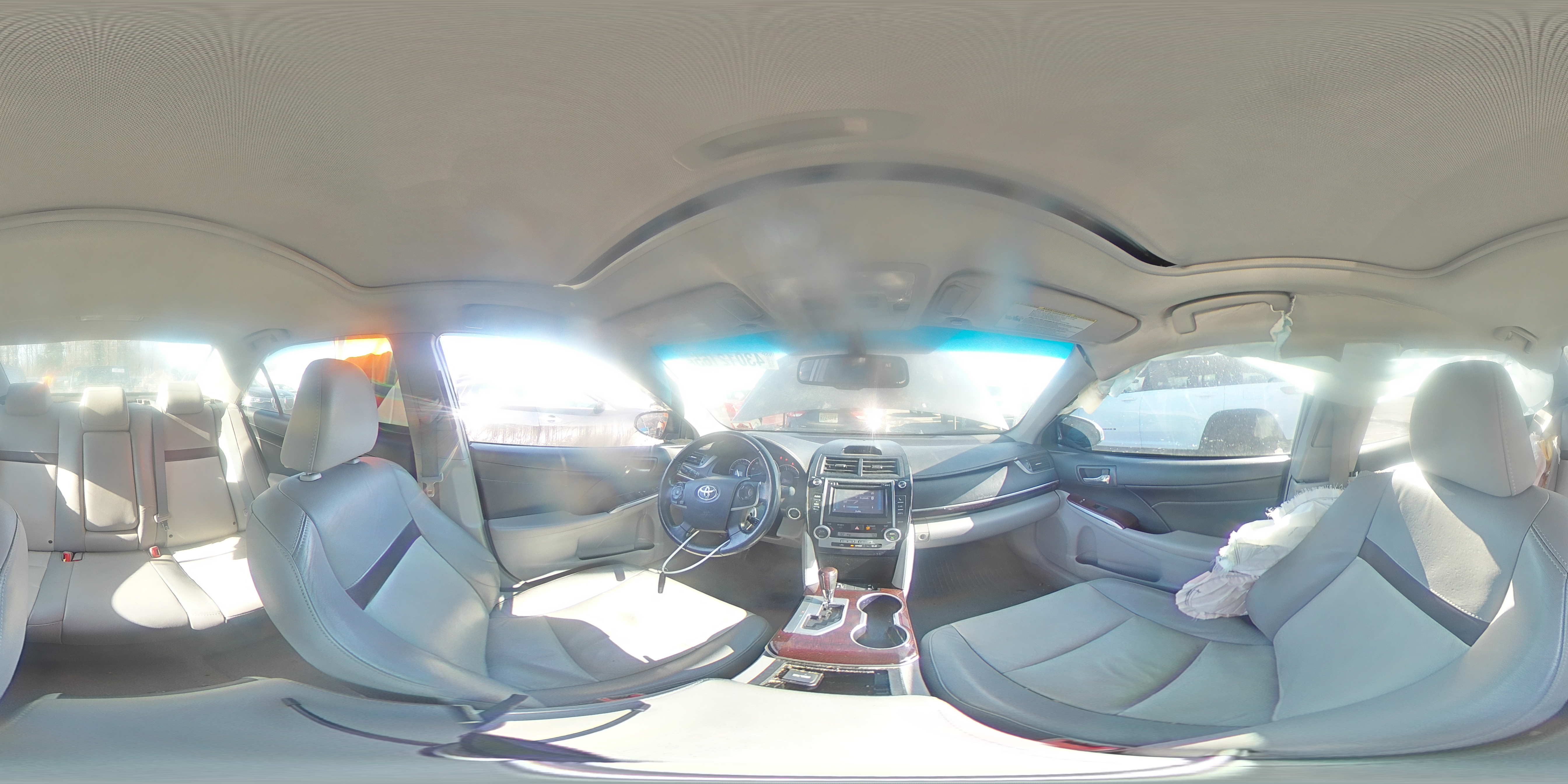 2014 Toyota Camry - Image 13