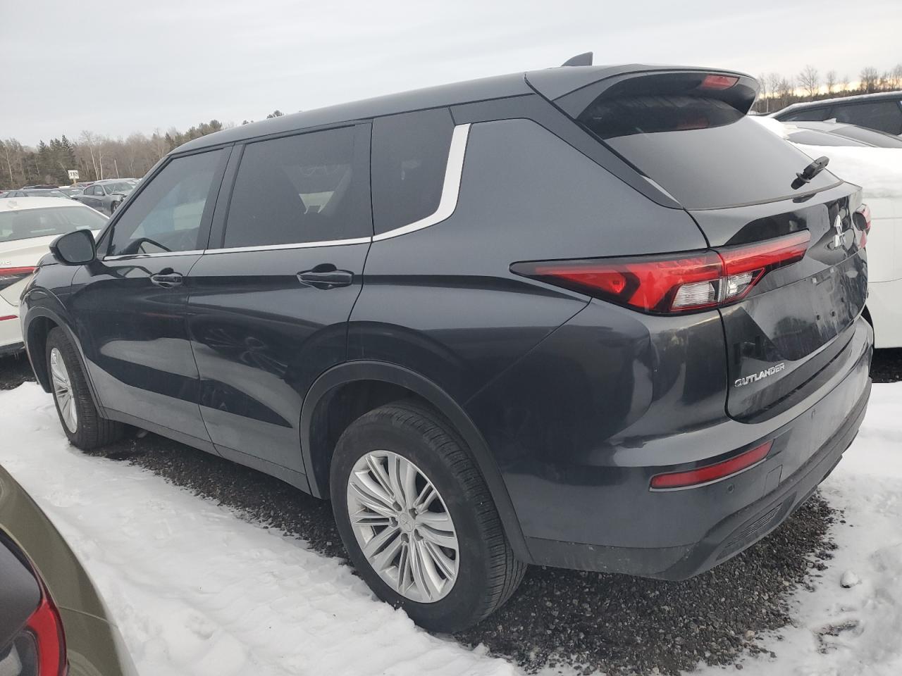 2024 Mitsubishi Outlander - Image 2