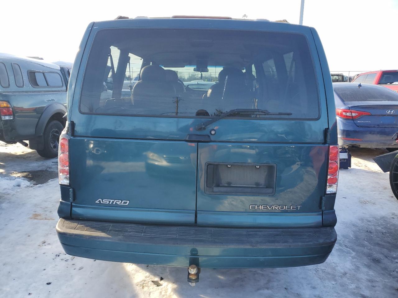 2002 Chevrolet Astro - Image 6