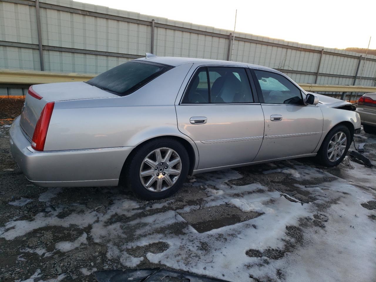 2011 Cadillac DTS - Image 3