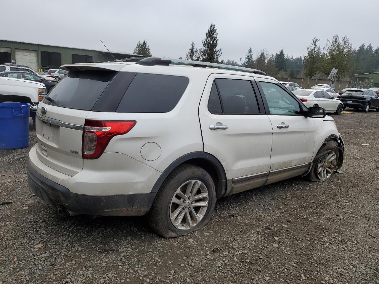 VIN 1FM5K8D81DGC45610 2013 FORD EXPLORER no.3