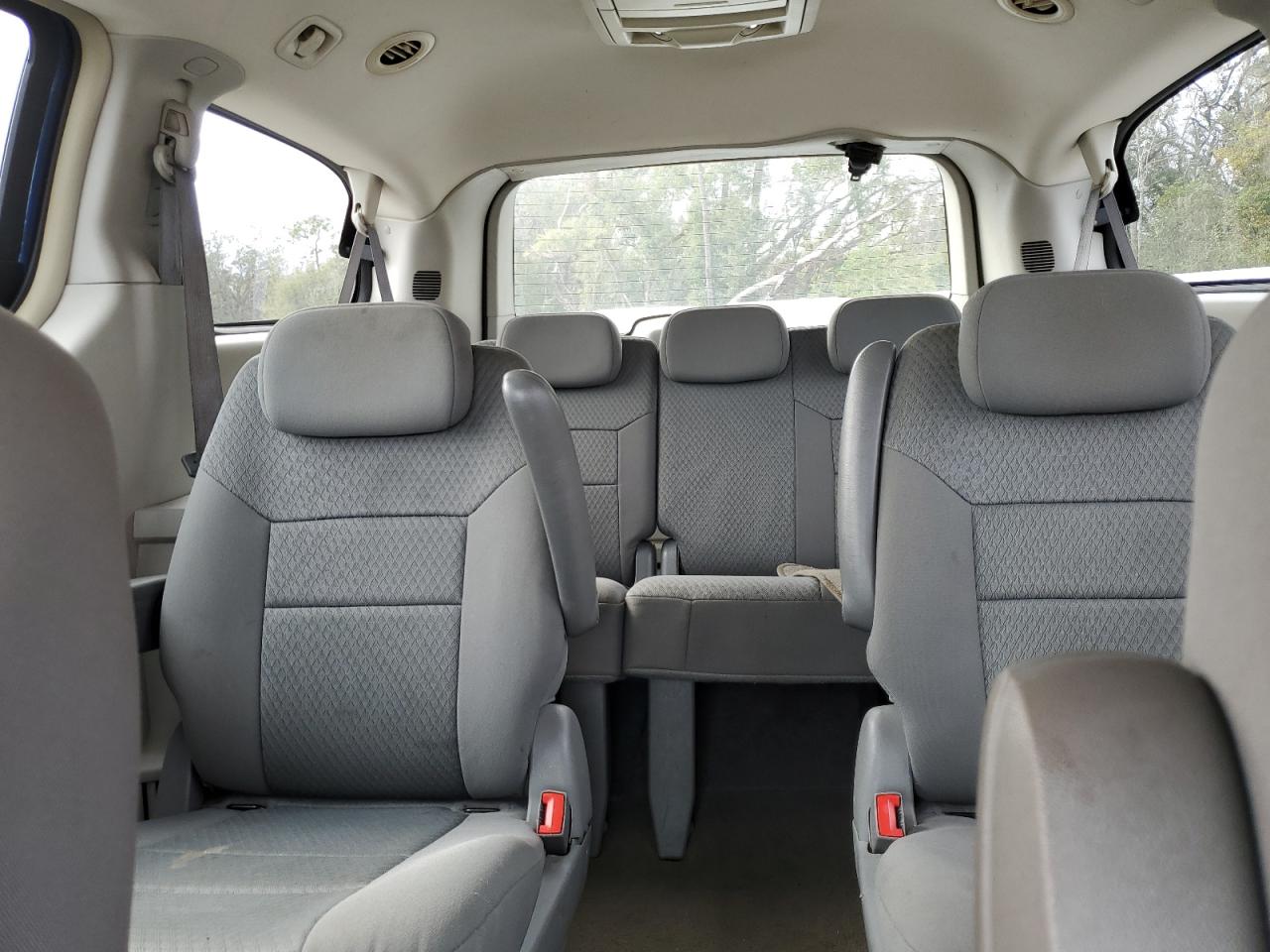 2010 Dodge Caravan - Image 10