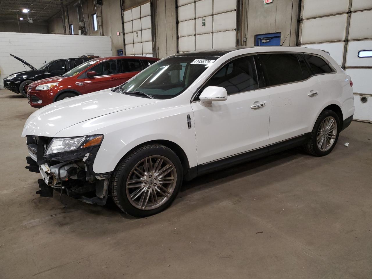 VIN 2LMHJ5AT5GBL02754 2016 LINCOLN MKT no.1