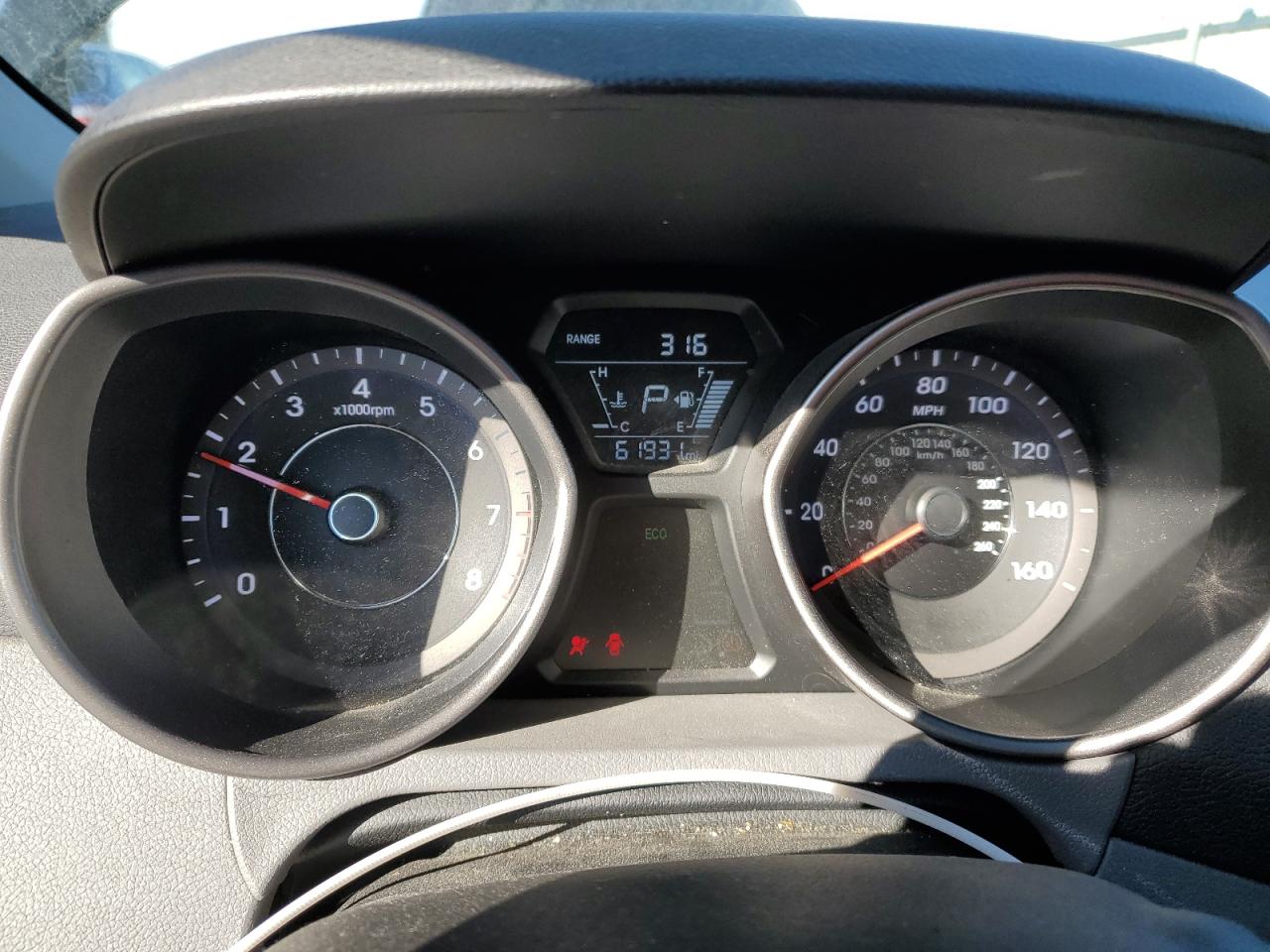 2016 Hyundai Elantra - Image 9