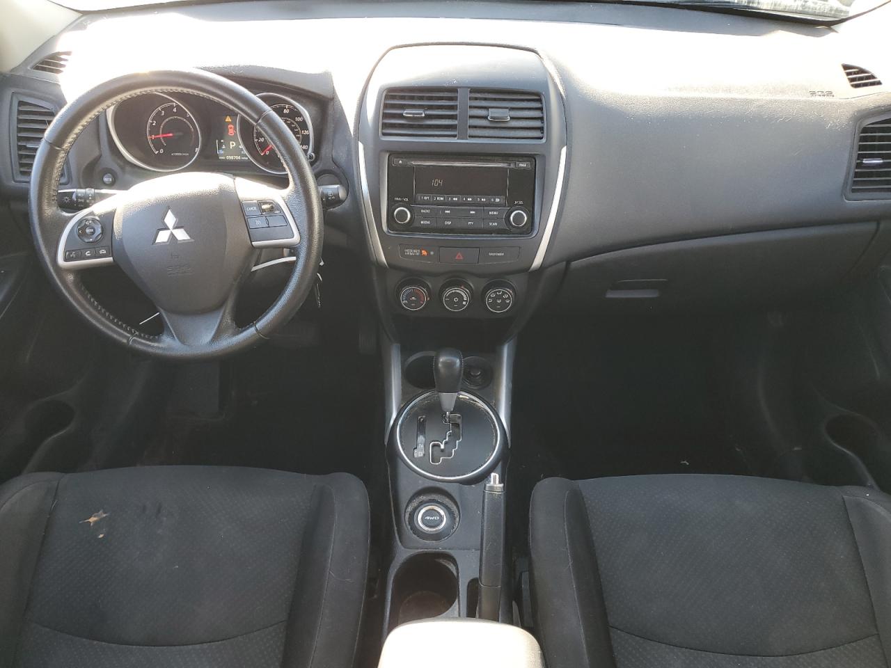 2014 Mitsubishi Outlander - Image 8